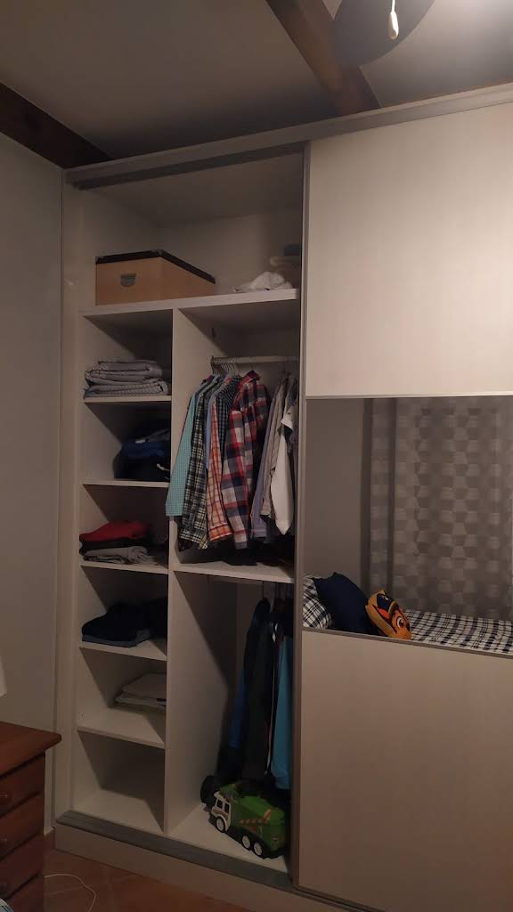 Vestidor a medida de madera en Lorca