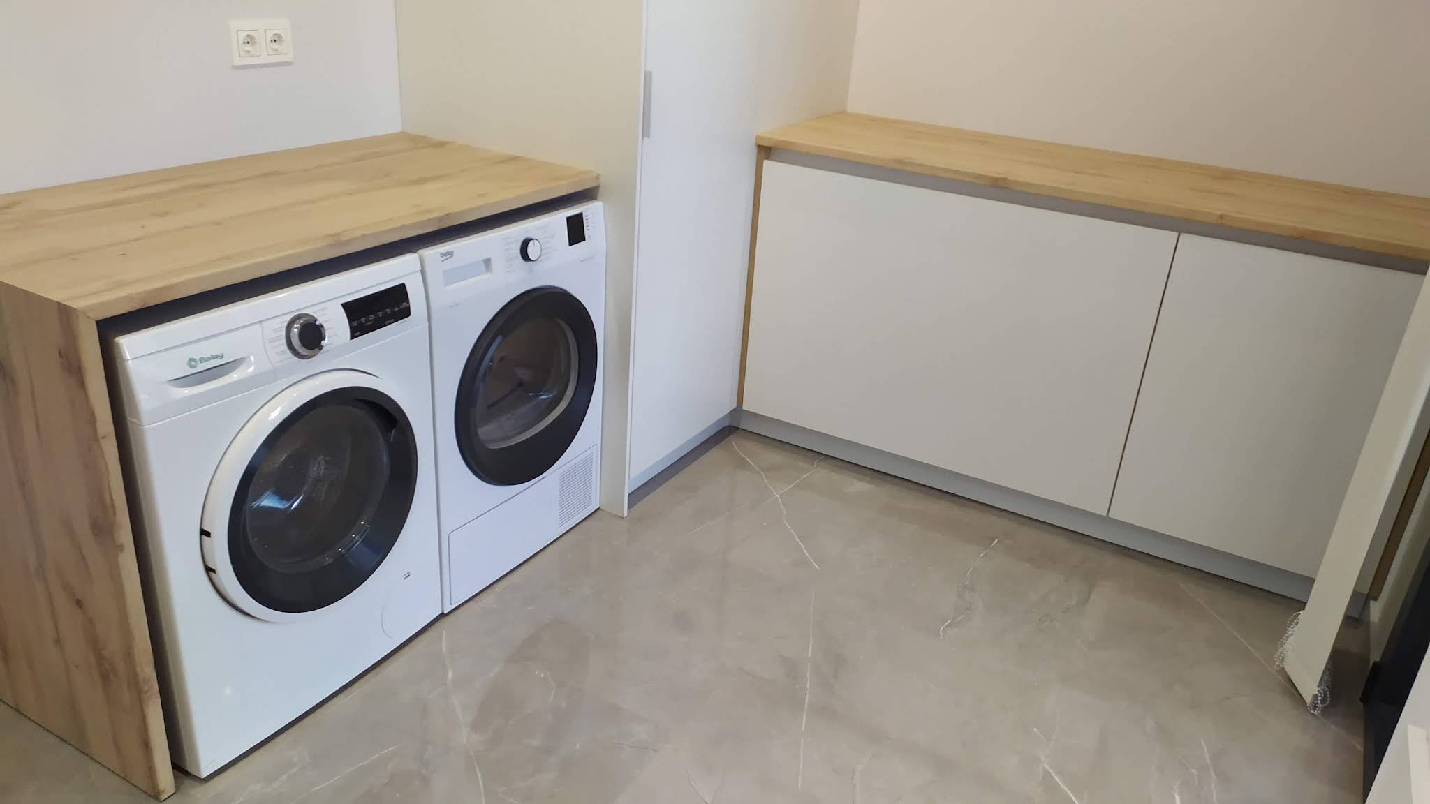 Mueble de lavadero de madera a medida
