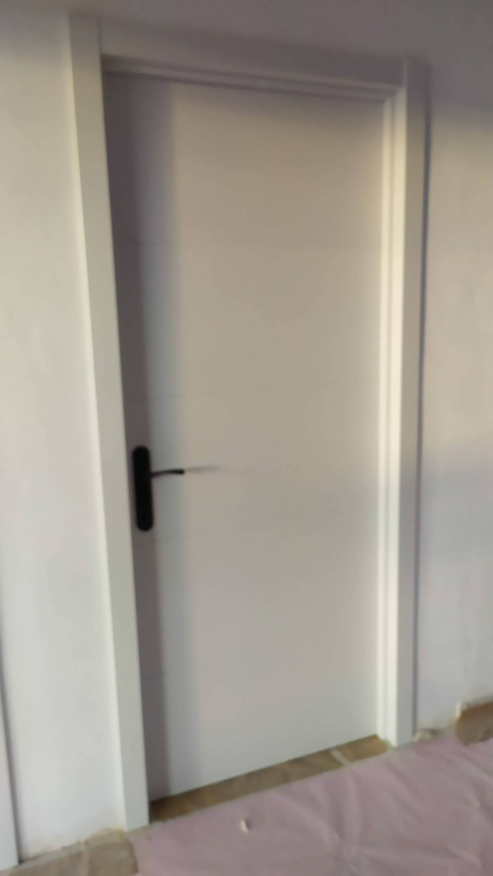 Puerta de madera maciza a medida